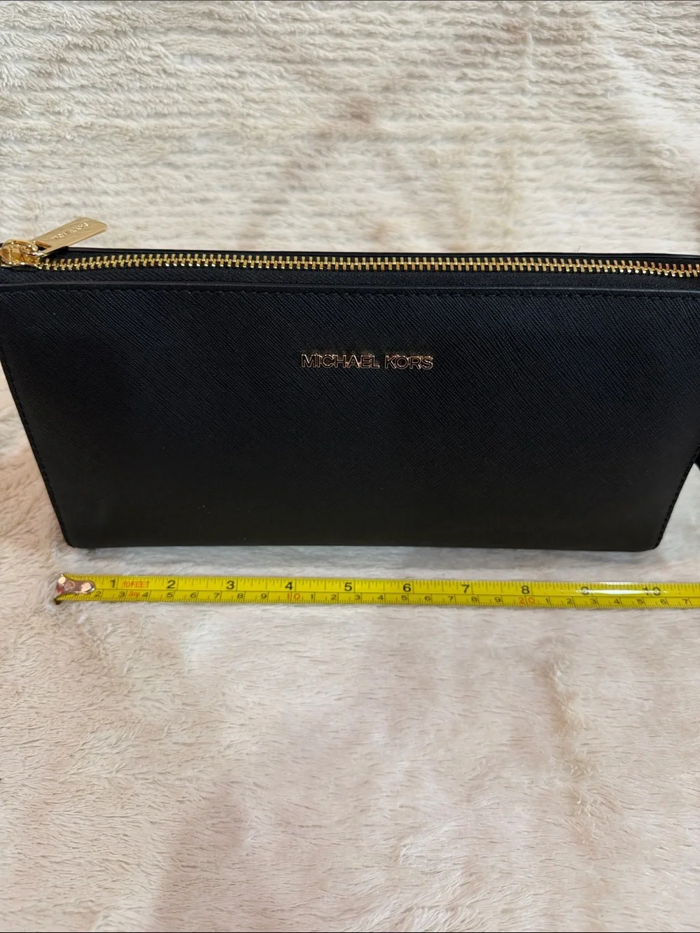 Michael Kors Black Leather Shoulder Bag with Coin Pouch and Gold Hardware - Picture 3 of 5